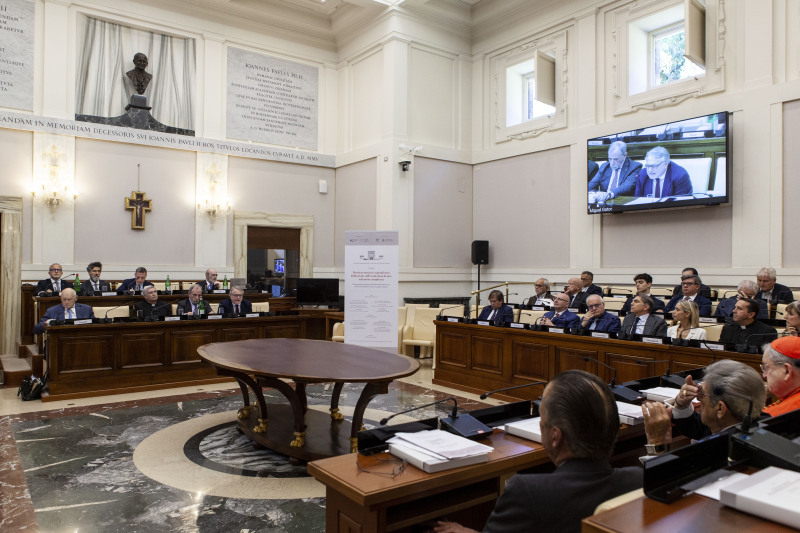 La sala convegni della Pontificia Accademia delle Scienze Sociali all'interno della Casina di Pio IV in Vaticano.